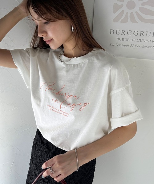 classicalelf(クラシカルエルフ)の「大人カジュアルに映える。綿100%胸元筆記体ロゴなめらかシルケット風Tシャツ(半袖)(Tシャツ/カットソー・レディース・ブラウン/ブルーグレー/オートミール/チャコール/オフホワイト・X-LARGE/SMALL/MEDIUM/LARGE)」の11枚目の写真