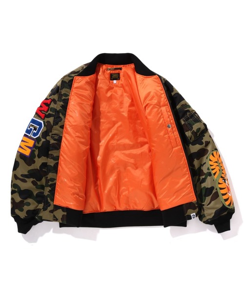 A BATHING APE(アベイシングエイプ)の「1ST CAMO SHARK MA-1 JACKET(MA-1・メンズ・グリーン/イエロー・X-LARGE/MEDIUM/XX-LARGE/SMALL/LARGE)」の5枚目の写真