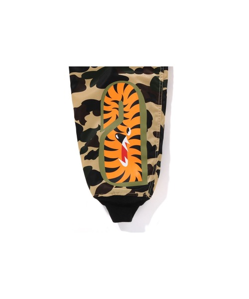 A BATHING APE(アベイシングエイプ)の「1ST CAMO SHARK MA-1 JACKET(MA-1・メンズ・グリーン/イエロー・X-LARGE/MEDIUM/XX-LARGE/SMALL/LARGE)」の10枚目の写真
