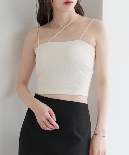 raffime（ラフィミー）の「アシメネックカップ付きインナーキャミソール（キャミソール・レディース・アイボリー/モカ/カーキ/ブラック/ホワイト系その他2/ブラック系その他/ダークブラウン/グレー・フリー/ショート丈）」の2枚目の写真
