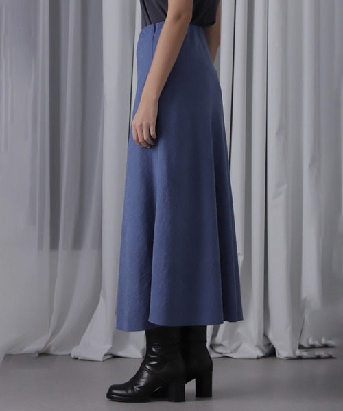 ROSE BUD(ローズバッド)の「フィブリルバイヤススカート(スカート・レディース・ブルー/ベージュ/ブラック・ONE SIZE)」の14枚目の写真