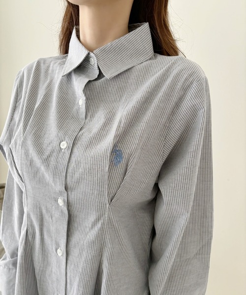 U.S. POLO ASSN.(ユーエスポロアッスン)の「U.S. POLO ASSN. ミドル丈 タック ブラウスシャツ(シャツ/ブラウス・レディース・ダークブラウン/ホワイト/ブラック×ホワイト・M/L)」の21枚目の写真