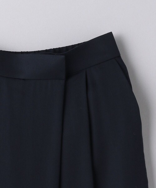 UNITED ARROWS(ユナイテッドアローズ)の「サテンラップ ワイドパンツ(その他パンツ・レディース・オフホワイト/ネイビー/ベージュ・34/40/38/36)」の20枚目の写真