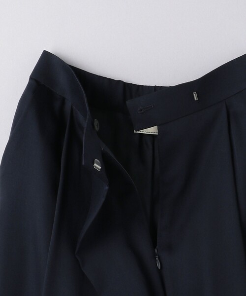 UNITED ARROWS(ユナイテッドアローズ)の「サテンラップ ワイドパンツ(その他パンツ・レディース・オフホワイト/ネイビー/ベージュ・34/40/38/36)」の22枚目の写真