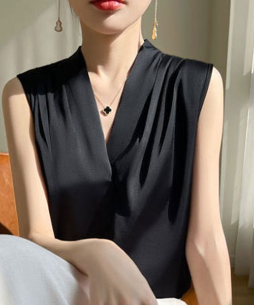 SallyLunn(サリーラン)の「ノースリーブVネックブラウス(シャツ/ブラウス・レディース・ネイビー/ホワイト/ブラック・MEDIUM/LARGE)」の4枚目の写真