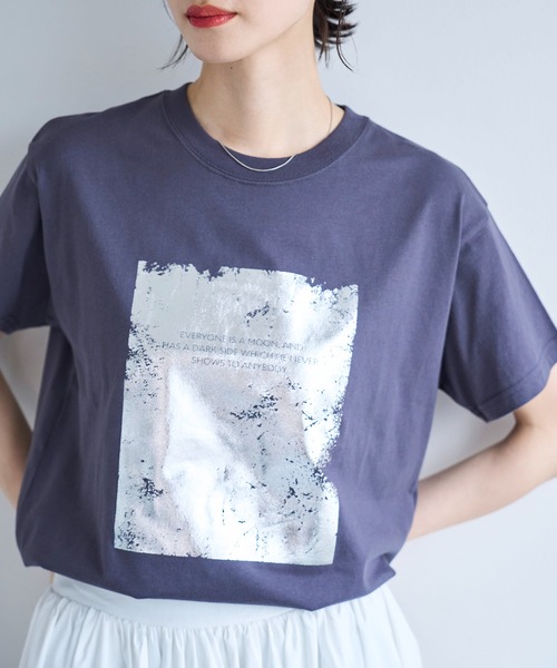 meilmada(メイルマダ)の「箔プリントTシャツ(Tシャツ/カットソー・レディース・ホワイト/チャコールグレー・FREE)」の2枚目の写真