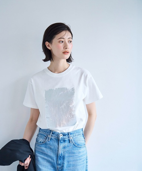 meilmada(メイルマダ)の「箔プリントTシャツ(Tシャツ/カットソー・レディース・ホワイト/チャコールグレー・FREE)」の4枚目の写真