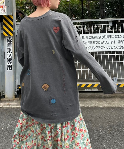 Alley Tokyo(アリートーキョー)の「落書きいっぱいヴィンテージっぽロンT(Tシャツ/カットソー・レディース・オフホワイト/スミクロ・FREE)」の9枚目の写真