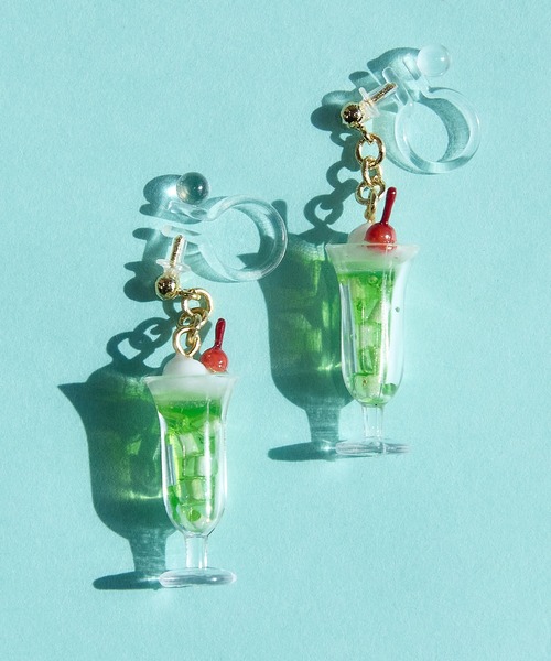 gargle(ガーグル)の「gargle ガーグル:ミニチュアアートシリーズ クリームソーダ イヤリング(イヤリング・レディース・グリーン/ブルー・FREE)」の2枚目の写真