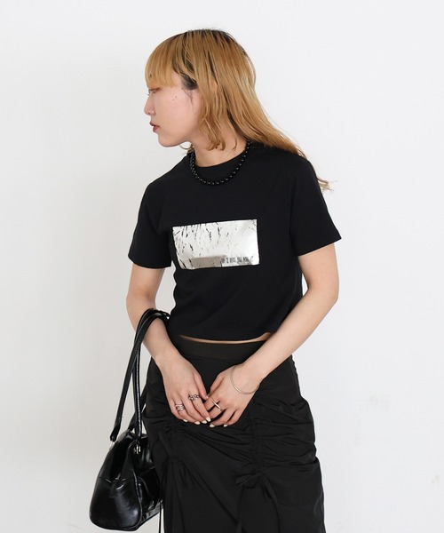 Mili affinity(ミリアフィニティー)の「シルバー箔プリントコンパクトTシャツ(Tシャツ/カットソー・レディース・ブラック×シルバー/ホワイト×シルバー/ホワイト×ピンク/ホワイト×ゴールド/ブラック×ゴールド・FREE)」の7枚目の写真
