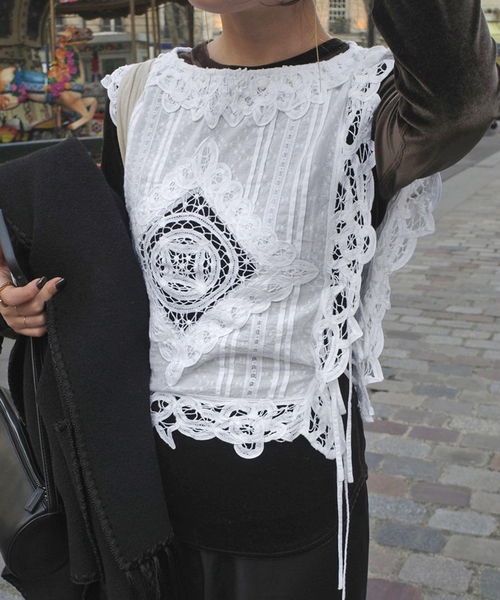 新品タグ付　Sara mallika サラマリカ レース　ブラウス　トップス Sara mallika サラマリカ ブラウス Cotton Border Gather Lace