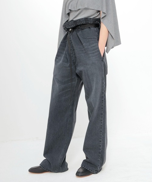 DRESSLAVE（ドレスレイブ）の「over tuck black denim pants(オーバータックブラックデニムパンツ)（デニムパンツ・レディース・ブラック・38）」の2枚目の写真
