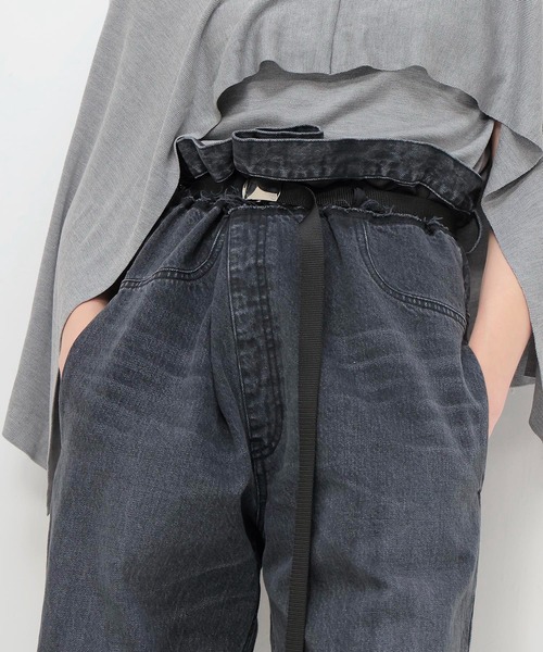 DRESSLAVE（ドレスレイブ）の「over tuck black denim pants(オーバータックブラックデニムパンツ)（デニムパンツ・レディース・ブラック・38）」の4枚目の写真