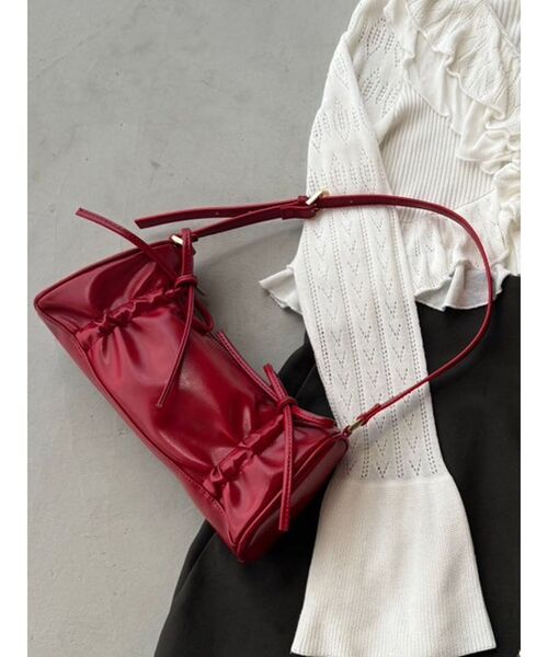 dazzlin（ダズリン）の「ダブルギャザーリボンバッグ（ハンドバッグ・レディース・アイボリー/ブラック/レッド・FREE）」の4枚目の写真