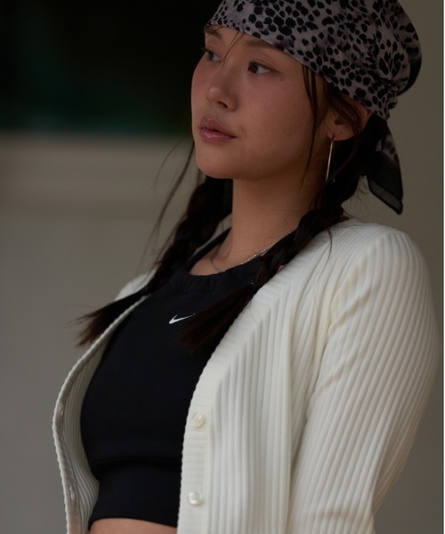 NIKE(ナイキ)の「ナイキ スポーツウェア チル テリー ウィメンズ スリム クロップド フレンチテリー ホルタートップ / Nike Sportswear Chill Terry Women's Slim Cropped French Terry Halter Top HJ1212-010 Black(キャミソール・レディース・ブラック・L/M/S/XS/XL)」の4枚目の写真