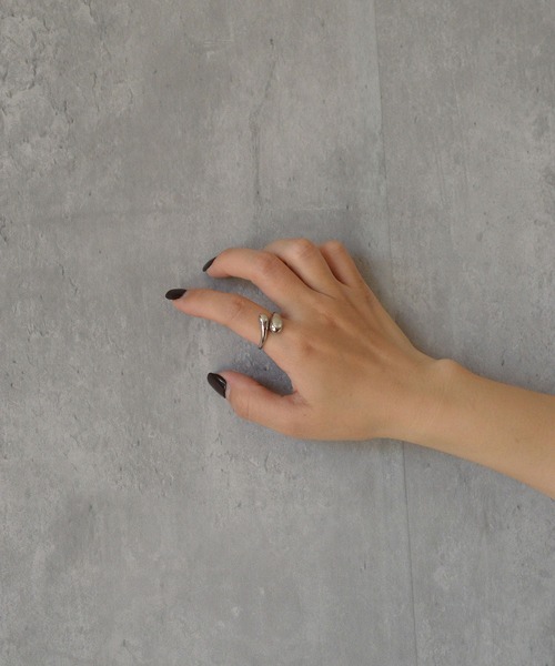BROTHERHOOD(ブラザーフッド)の「【earyear】Tear Open design peti Volume Ring(リング・レディース・シルバー/ゴールド・MEDIUM/LARGE)」の7枚目の写真