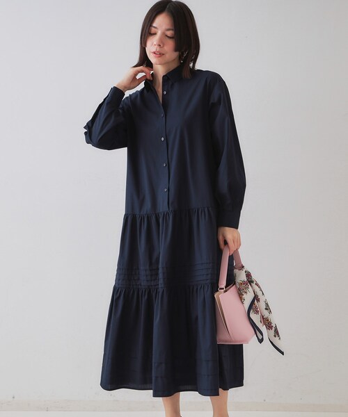 OPAQUE.CLIP（オペークドットクリップ）の「裾タックティアードシャツワンピース【洗濯機洗い可】（ワンピース・レディース・ネイビー/ホワイト・42/40/38）」の2枚目の写真