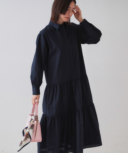 OPAQUE.CLIP（オペークドットクリップ）の「裾タックティアードシャツワンピース【洗濯機洗い可】（ワンピース・レディース・ネイビー/ホワイト・42/40/38）」の3枚目の写真