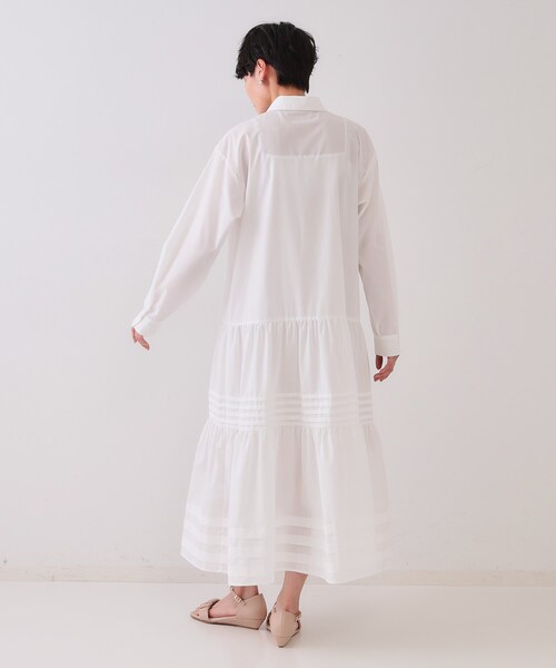 OPAQUE.CLIP（オペークドットクリップ）の「裾タックティアードシャツワンピース【洗濯機洗い可】（ワンピース・レディース・ネイビー/ホワイト・42/40/38）」の13枚目の写真