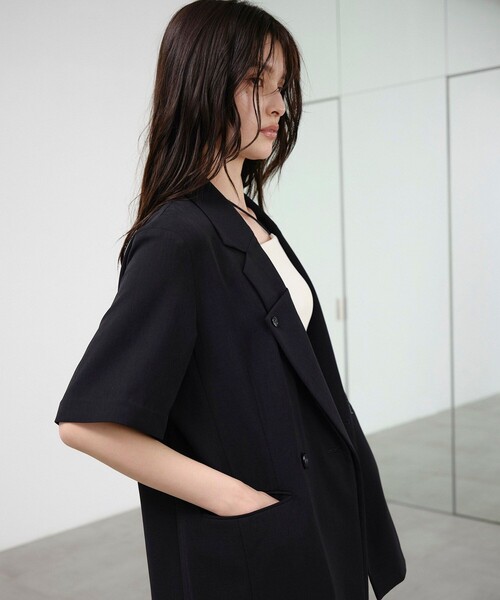 UNITED TOKYO（ユナイテッドトウキョウ）の「レイヤードハーフスリーブジャケット｜吸水速乾/防シワ/ストレッチ/冷房対策/オフィスカジュアル/サマージャケット/春服（テーラードジャケット・レディース・ブラック/ライトブラウン・FREE）」の7枚目の写真