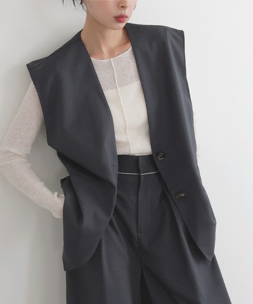 LIAN(リアン)の「リネンタッチノーカラーベスト(ベスト・レディース・アイボリー/ブラック/チャコールグレー/ベージュ・FREE)」の4枚目の写真