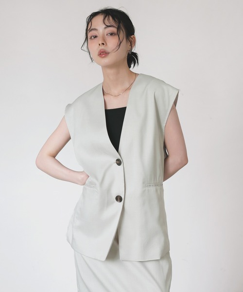 LIAN(リアン)の「リネンタッチノーカラーベスト(ベスト・レディース・アイボリー/ブラック/チャコールグレー/ベージュ・FREE)」の2枚目の写真
