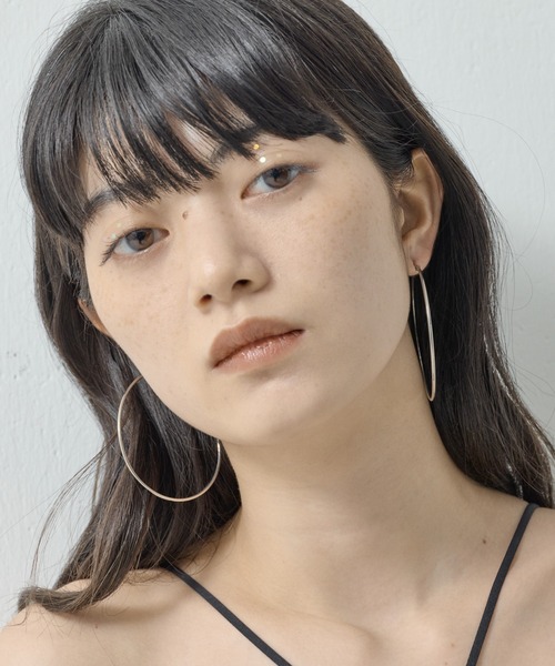 ORLEAN（オルレアン）の「【ORLEAN】 シンプルフープピアス 6cm（ピアス（両耳用）・レディース・シルバー/ゴールド・フリー）」の10枚目の写真