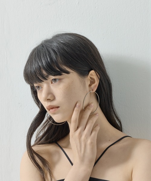 ORLEAN（オルレアン）の「【ORLEAN】 シンプルフープピアス 6cm（ピアス（両耳用）・レディース・シルバー/ゴールド・フリー）」の14枚目の写真