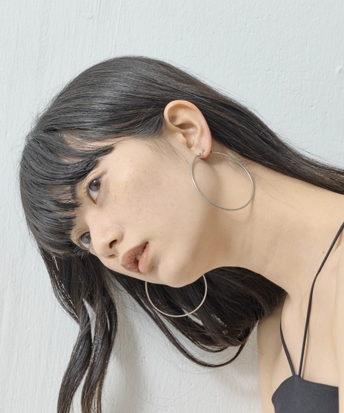 ORLEAN（オルレアン）の「【ORLEAN】 シンプルフープピアス 6cm（ピアス（両耳用）・レディース・シルバー/ゴールド・フリー）」の12枚目の写真
