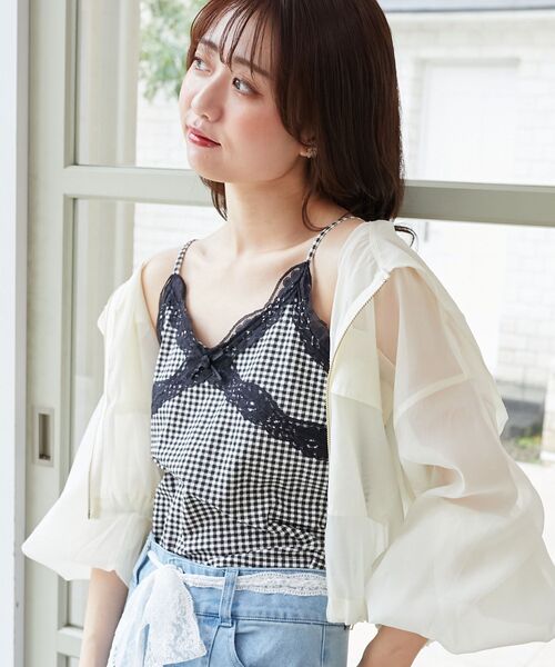 MAJESTIC LEGON（マジェスティックレゴン）の「カップ付きローズリボンキャミ（キャミソール・レディース・ホワイト系その他2/レッド系その他2/グレー系その他/ブラック系その他・MEDIUM）」の19枚目の写真