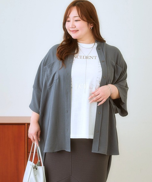 SMILE LAND(スマイルランド)の「<大きいサイズ> ゆるシルエットとろみシボシャツチュニック(その他トップス・レディース・モカ/ピンク/ブラック/チャコールグレー/パープル/ダークブラウン・L/LL/3L/4L/5L)」の3枚目の写真