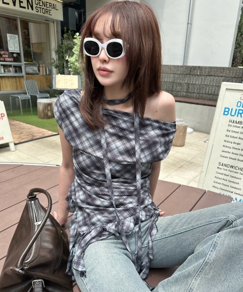 RAY CASSIN（レイカズン）の「【マルチウェイ/チョーカー付き】裾フリルドロストTシャツ（Tシャツ/カットソー・レディース・ホワイト系その他3/ブラック系その他3/ブラック系その他2/ブルー系その他2/カーキ・FREE）」の7枚目の写真