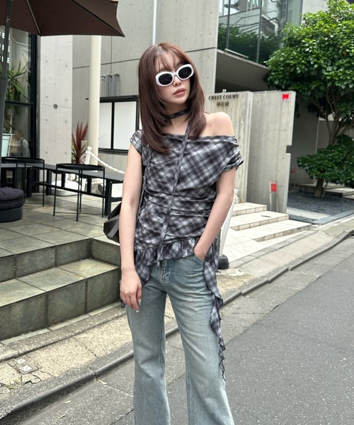 RAY CASSIN（レイカズン）の「【マルチウェイ/チョーカー付き】裾フリルドロストTシャツ（Tシャツ/カットソー・レディース・ホワイト系その他3/ブラック系その他3/ブラック系その他2/ブルー系その他2/カーキ・FREE）」の8枚目の写真