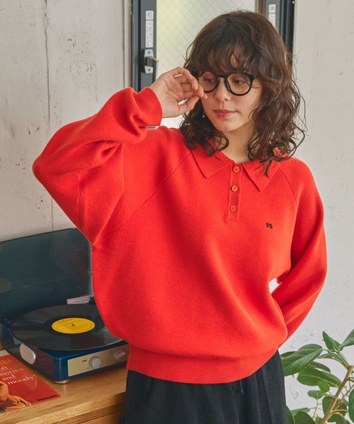 MONO-MART(モノマート)の「ナンバリング刺繍 スウェットライク ポロニット(ポロシャツ・レディース・杢グレー/ブラック/アイボリー/ネイビー/オレンジ・FREE)」の5枚目の写真