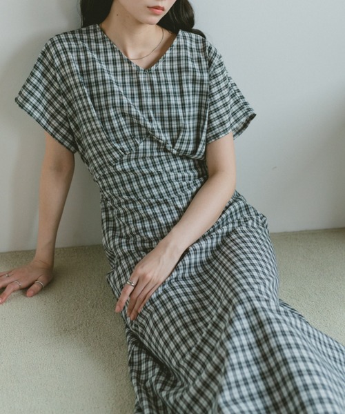 VANNIE U(ヴァニーユー)の「バックリボンウエストカットチェックワンピース(ワンピース・レディース・グレー/ブラック・FREE)」の2枚目の写真