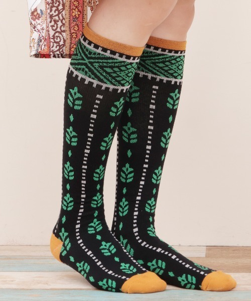チチカカ（チチカカ）の「キカフラワーライン着圧ソックス（ソックス/靴下・レディース・ブルーグリーン/ブラック・FREE）」の2枚目の写真