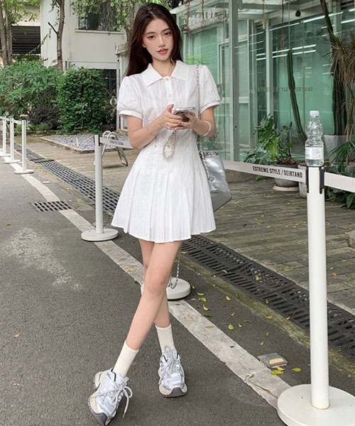 Mayree(メイリー)の「【Mayree】プリーツ 切替 半袖 ミニ丈 ワンピース インナーパンツ付き(ワンピース・レディース・ホワイト/ブラック・SMALL/MEDIUM/LARGE)」の9枚目の写真