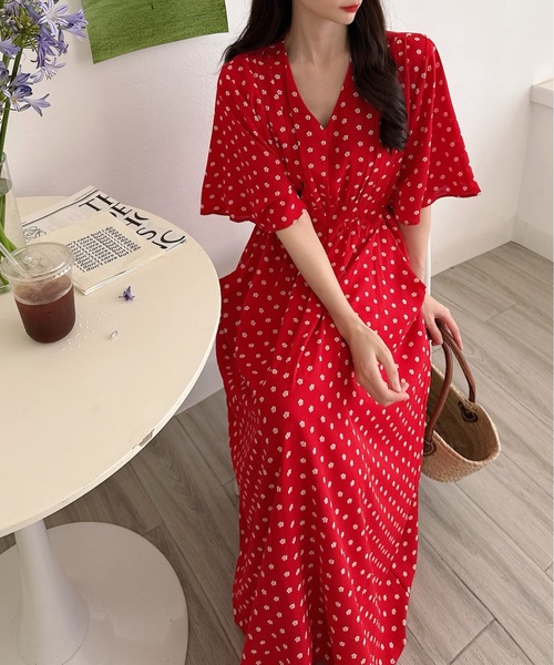 かな★新品　abeille 総柄 プリントVネックワンピース　タッセル紐付 かな様専用☆新品 abeille 総柄 プリントVネックワンピース