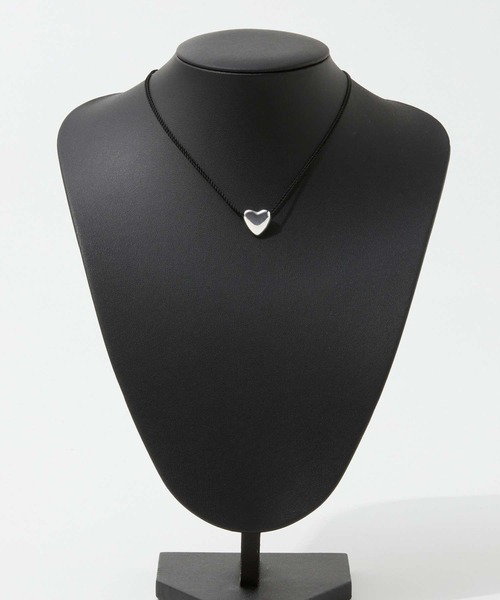 ANNIKA INEZ（アニカイネズ）の「ANNIKA INEZ Heart Necklace, Mini アニカ イネズ ハート ネックレス（ネックレス・レディース・シルバー・FREE）」の7枚目の写真