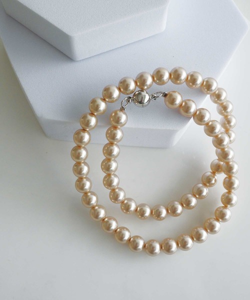 PICCIN(ピッチン)の「マグネット金具カラーパールネックレス(8mm)(ネックレス・レディース・ゴールド/シルバー/オフホワイト・FREE)」の7枚目の写真