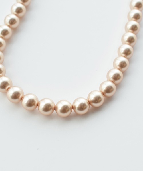 PICCIN(ピッチン)の「マグネット金具カラーパールネックレス(8mm)(ネックレス・レディース・ゴールド/シルバー/オフホワイト・FREE)」の9枚目の写真