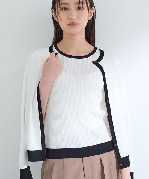 INDIVI（インディヴィ）の「【通年活躍！／アンサンブル可能】クルーネックカーディガン（カーディガン/ボレロ・レディース・ブラック系4/ホワイト系5/ダークグリーン・38/15 /13/05）」の2枚目の写真