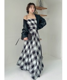 オンブレチェックアシメヘムキャミドレスを使った人気ファッション