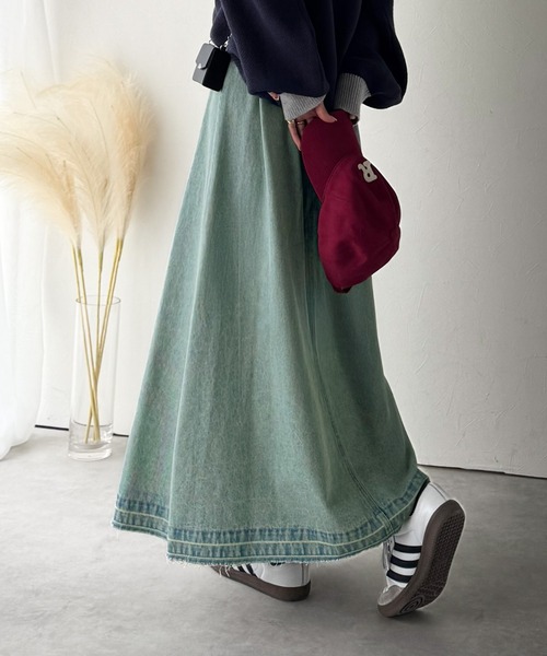 classicalelf（クラシカルエルフ）の「綿100％ 主役級の美フレアスカートでコーデの格上げ  デニムフレアスカート（ロング）（デニムスカート・レディース・ブルー/ブラック・SMALL/X-LARGE/LARGE/MEDIUM）」の13枚目の写真