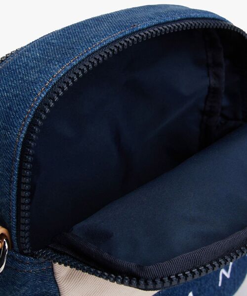 tommy jeans（トミー ジーンズ）の「アーカイブデニムリポーターバッグ（ボディバッグ/ウエストポーチ・メンズ・インディゴブルー・FREE）」の4枚目の写真