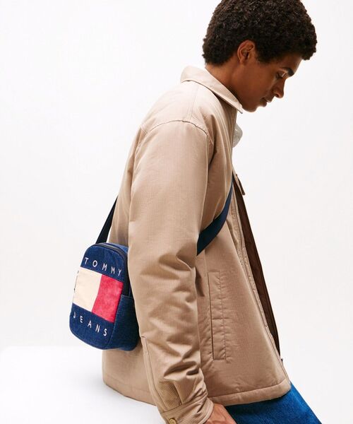 tommy jeans（トミー ジーンズ）の「アーカイブデニムリポーターバッグ（ボディバッグ/ウエストポーチ・メンズ・インディゴブルー・FREE）」の5枚目の写真