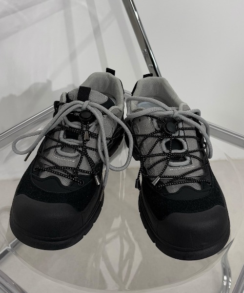 Never mind the XU / Chikashitsu+（ネバーマインド ザ エックスユー / チカシツプラス）の「【Nerd out XU】draw code canvas sneaker / 【ナードアウトエックスユー】ドローコードキャンバスボリュームスニーカー（スニーカー・レディース・ブラック・24.5cm/23.5cm/24cm）」の2枚目の写真