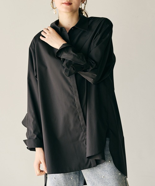Audie a Muses(オーディアミューズ)の「袖口フリル開きブラウス(シャツ/ブラウス・レディース・ブラック/オフホワイト/ブルー・42/38)」の12枚目の写真