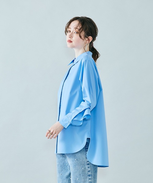 Audie a Muses(オーディアミューズ)の「袖口フリル開きブラウス(シャツ/ブラウス・レディース・ブラック/オフホワイト/ブルー・42/38)」の19枚目の写真