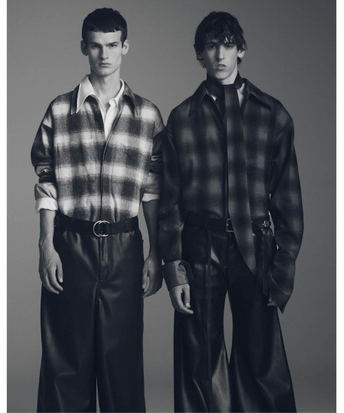 ato（アトウ）の「SYNTHETIC LEATHER WIDE FLAIR PANTS（その他パンツ・メンズ・ブラック・44/46/48）」の3枚目の写真